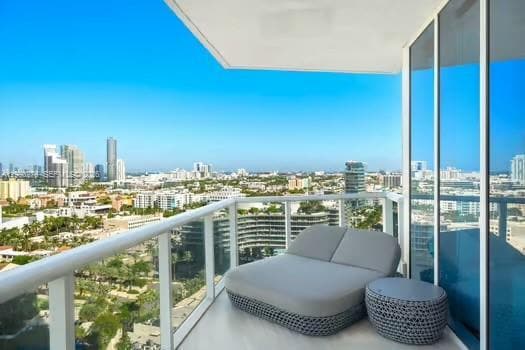 Building Photo - 100 South Pointe Dr