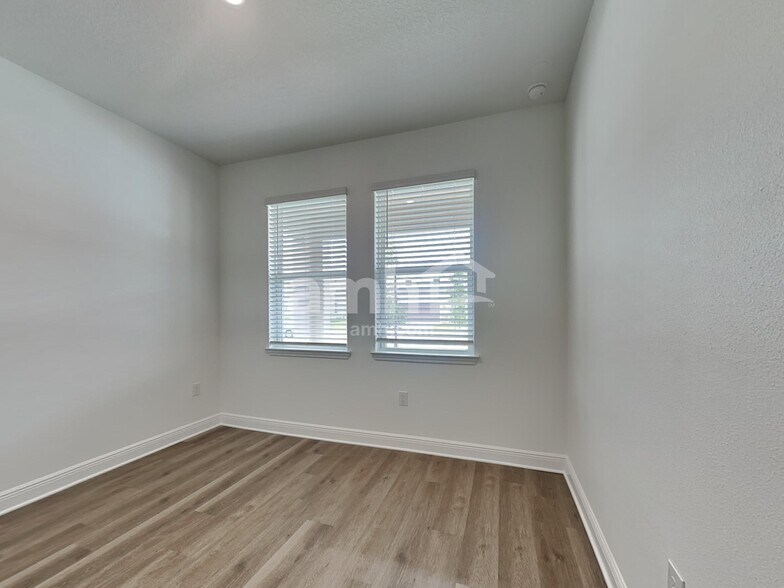 Building Photo - 575 Worcester Ct