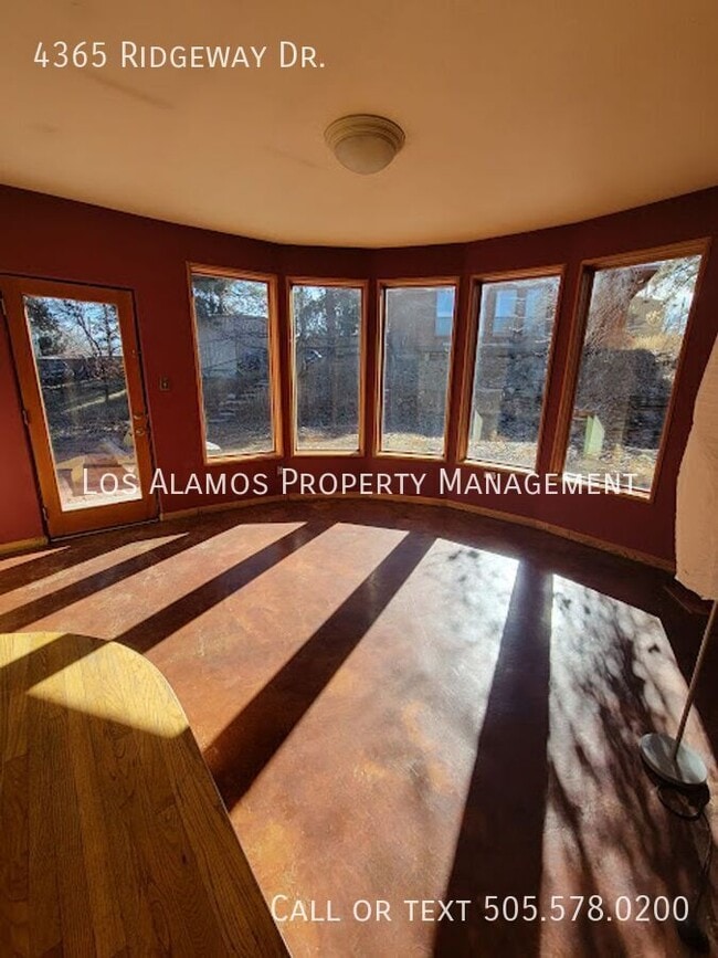 Building Photo - 4365 Ridgeway Dr