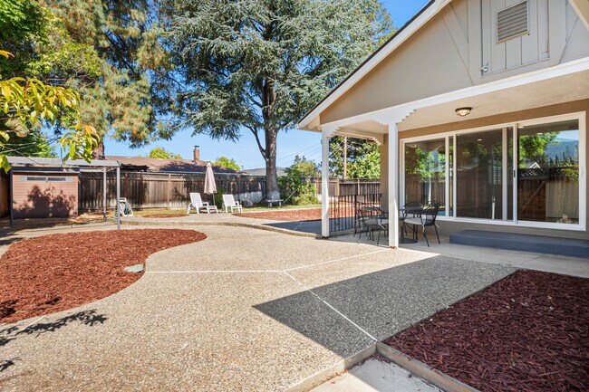 Building Photo - 5525 Amby Dr