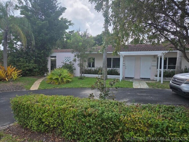 Building Photo - 1152 Bayview Dr