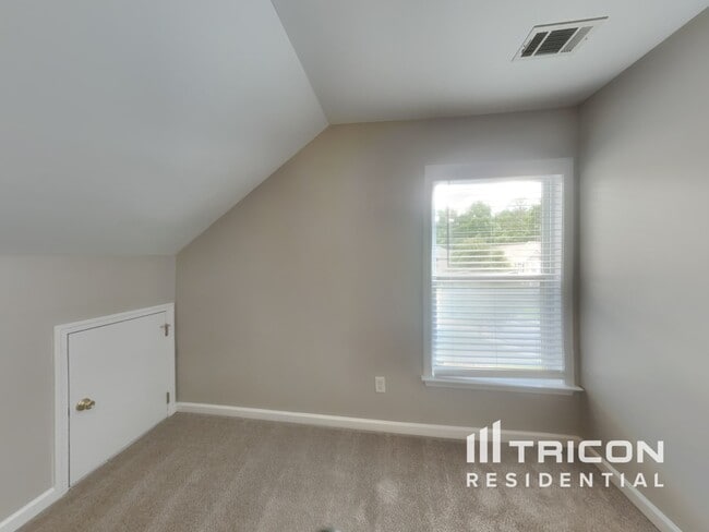 Building Photo - 5371 Lakerock Dr SW