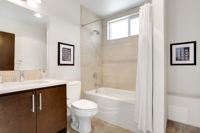 Building Photo - Lovely Ravenna 3bdrm/2.5 bath detached townhome  with 2 parking spaces.  - Available 8/1