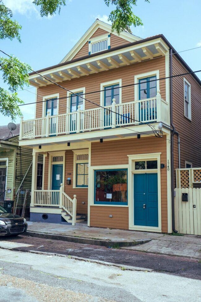 Building Photo - 201 Magazine St