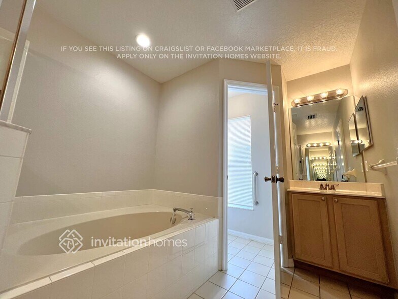 Building Photo - 5341 NW Aloha St