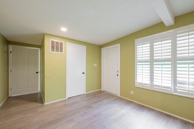 Building Photo - 3830 NE Indian River Dr