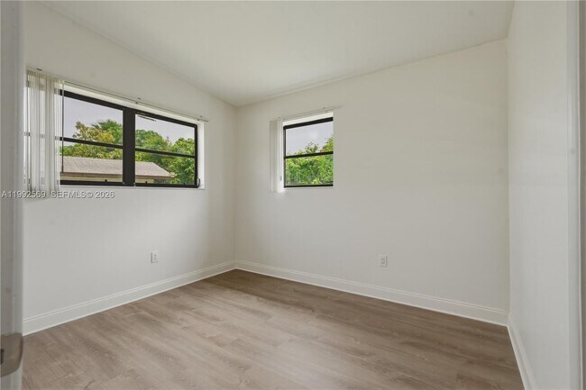 Building Photo - 3825 SW 33rd St