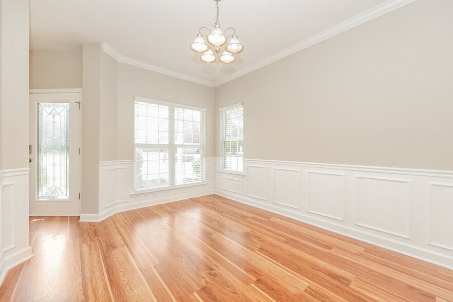 Building Photo - 237 Titans Cir