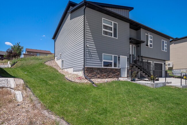 Building Photo - 5011 Charmwood Dr