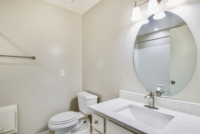 Building Photo - 8487 McKenzie Ln