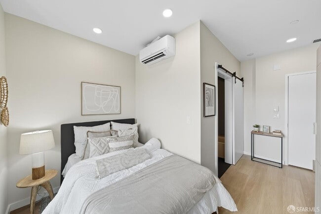 Building Photo - 811 Valencia St