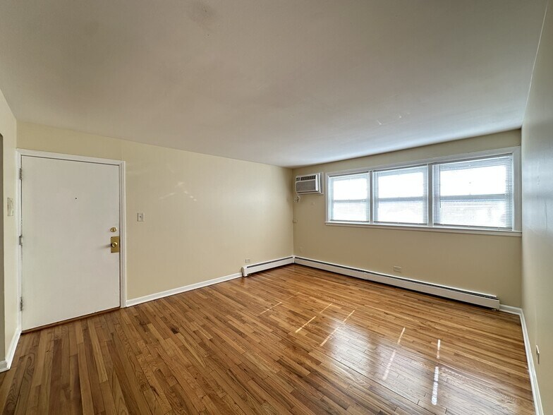 Building Photo - 630 Lincoln Ave