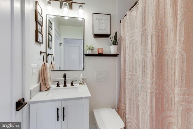 Building Photo - 1011 18th St NE