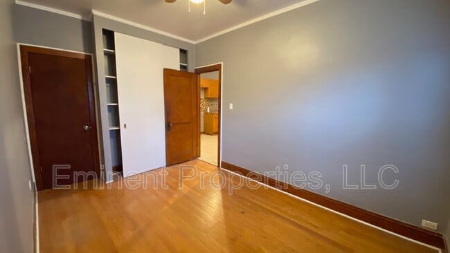 Building Photo - 444 W 98th St