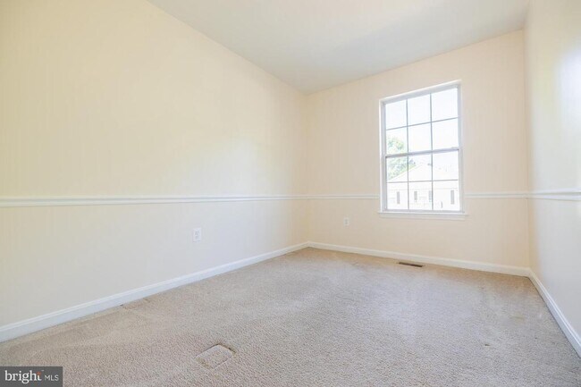 Building Photo - 12866 Hyannis Ln