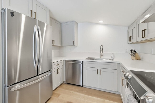 Building Photo - 521 S Sierra Ave