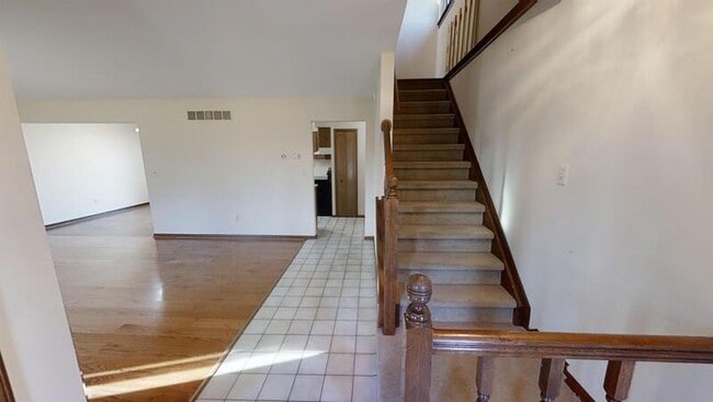 Building Photo - 2872 Elmwood Ave