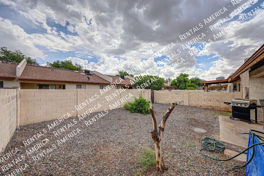 Building Photo - 9123 N 68th Dr