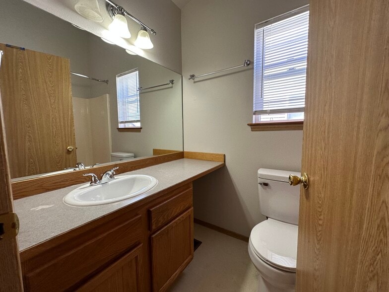 2nd bathroom upstairs - 3016 Pacific St.