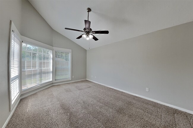 Building Photo - 6823 Heather Hollow Dr
