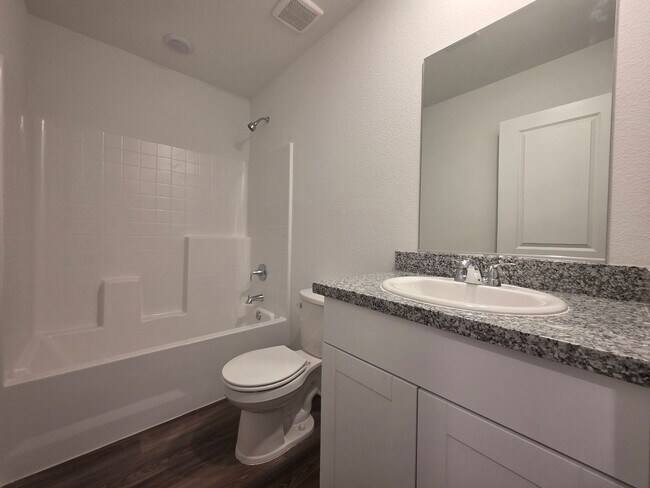 Building Photo - 3432 Sunbeam Dr