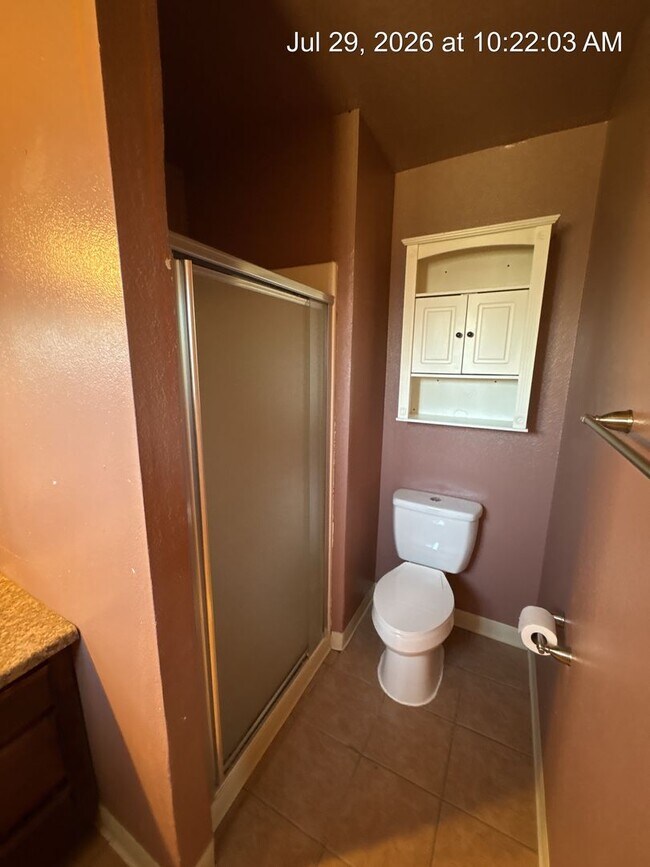 Building Photo - North Side Visalia Home!!