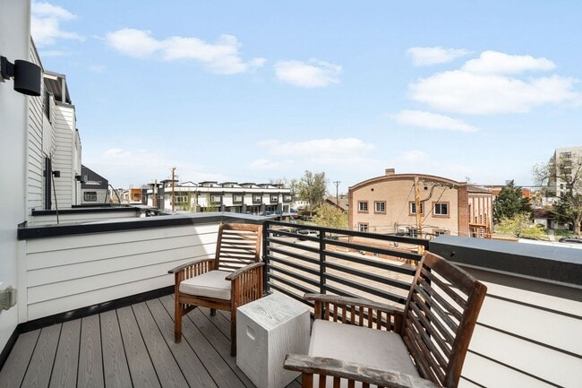 Building Photo - Modern 2-Bedroom Rowhome with Rooftop Moun...