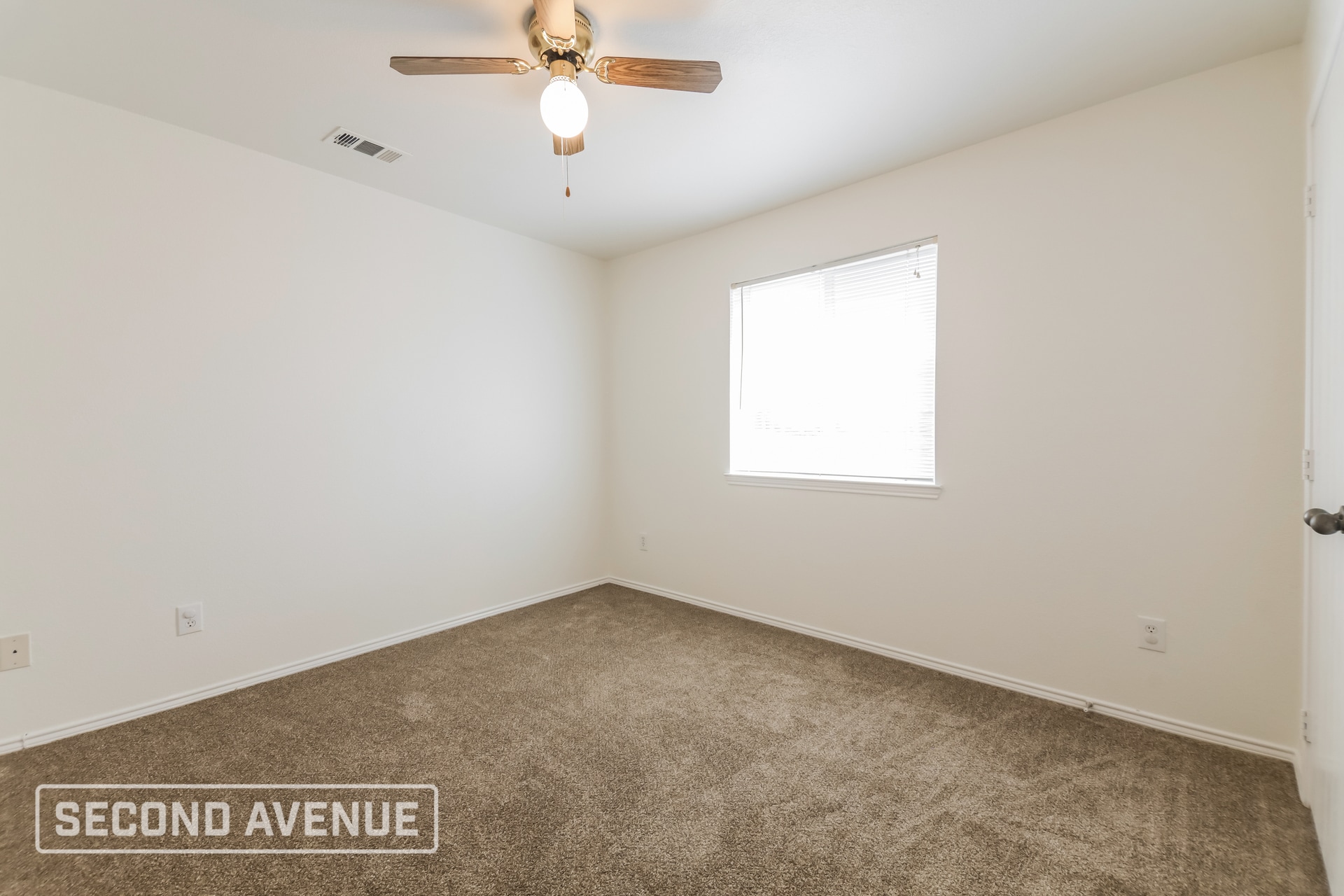 Building Photo - 925 Warbler Ln