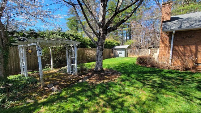 Building Photo - 1041 Carousel Ln