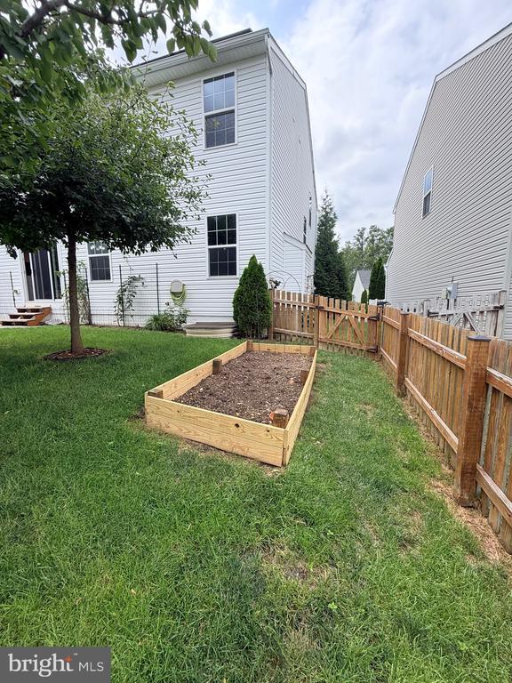 Building Photo - 9411 Wood Creek Cir