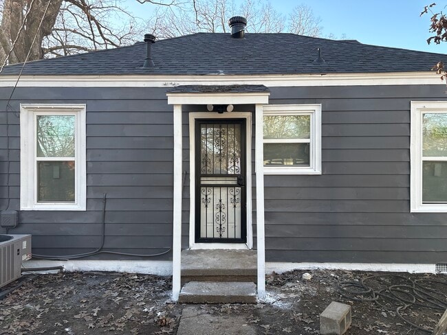 Building Photo - 5204 W 31st St