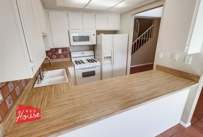 Building Photo - 825 Mola Vista Way