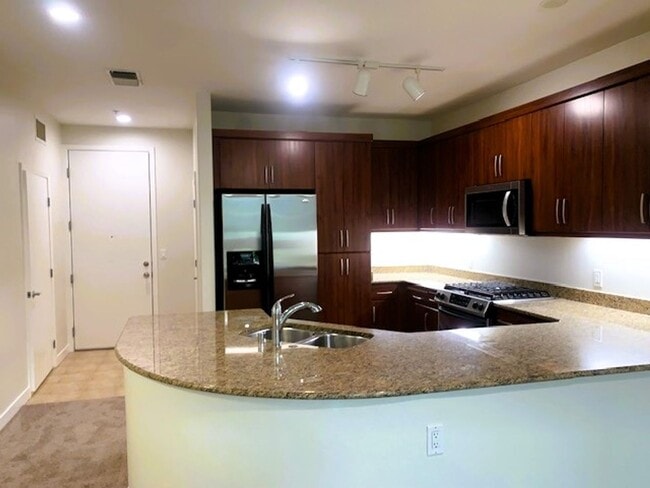 Building Photo - Clean & Modern Dublin Condo – Prime Location - Washer and Dryer in Unit