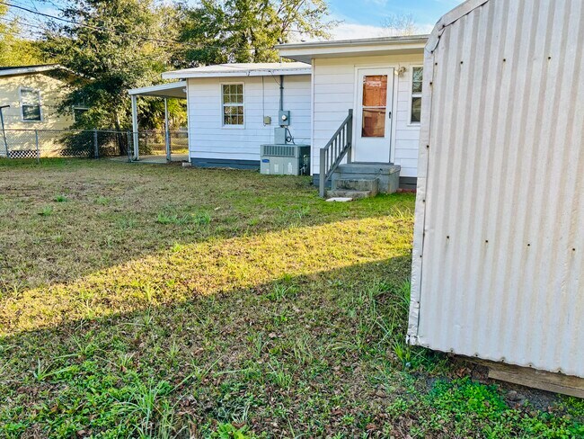 Building Photo - 1312 E 60th St