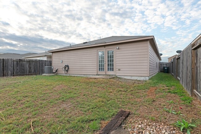 Building Photo - Luckey Ranch Single Story 3 bedroom with d...