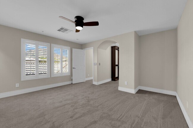 Building Photo - Beautiful Two bedroom 2 1/2 bath