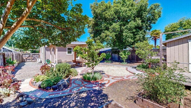 Building Photo - Beautiful 2 Bedroom 2 Bathroom Single Fami...