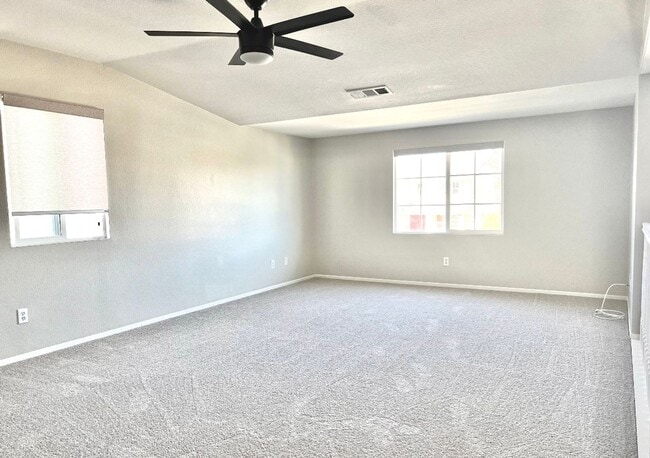 Building Photo - Beautiful 3 Bedroom Mapleton Home on a Res...