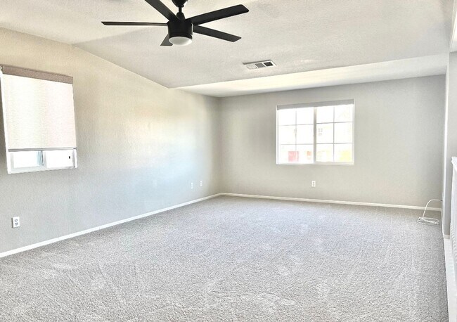 Building Photo - Beautiful 3 Bedroom Mapleton Home on a Residential Cul-De-Sac Street!