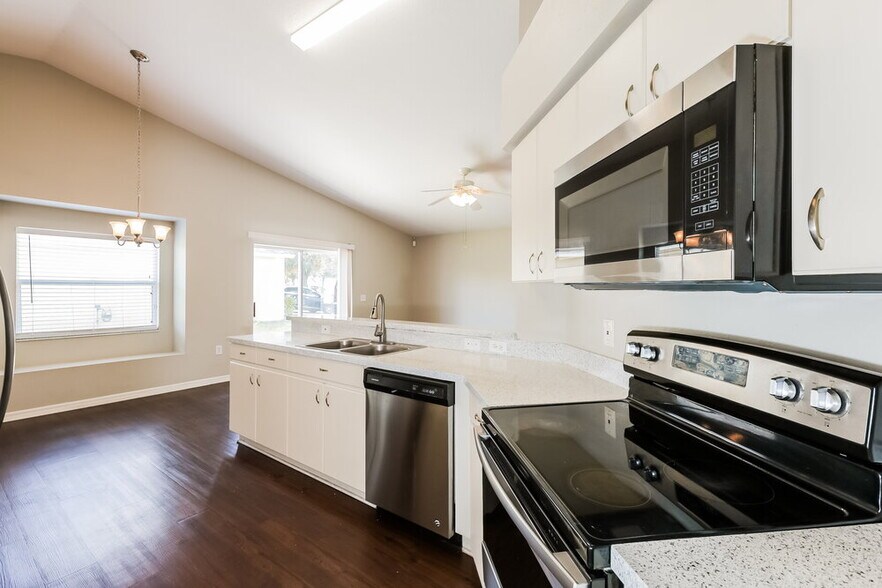 Building Photo - 13610 Ogakor Dr