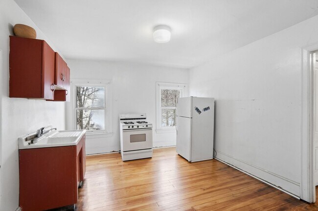 Building Photo - 3523 Clifton Ave