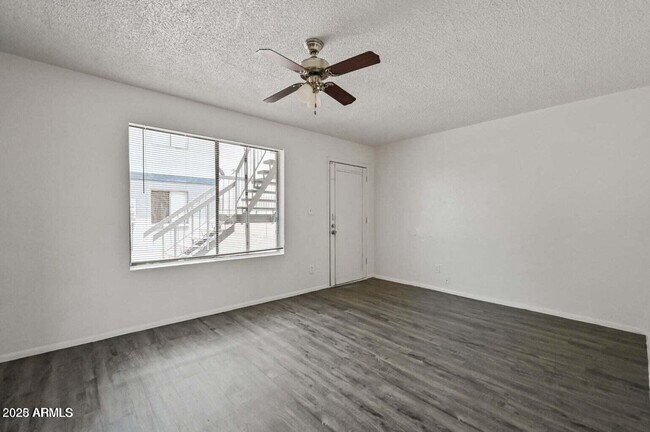 Building Photo - 717 E Roeser Rd