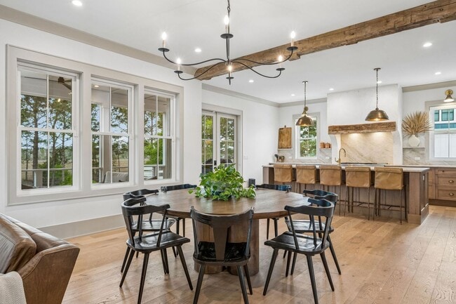 Building Photo - Beautiful 5 Bedroom Marshside Home