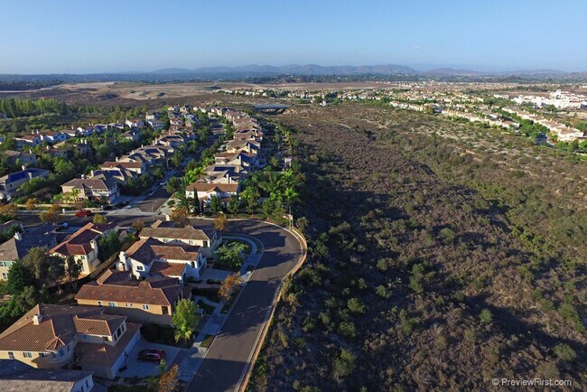 Building Photo - Updated 4BR/3BA San Diego home with modern...