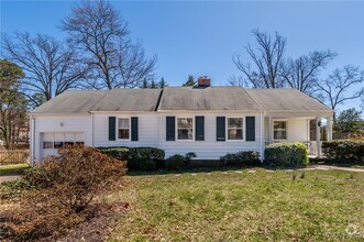 Building Photo - 911 Sabot St