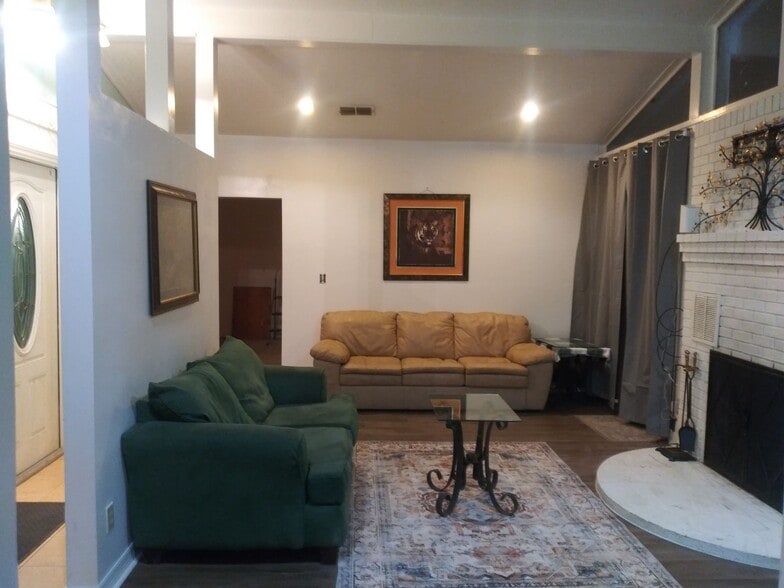 Building Photo - 6827 Rojo Ct