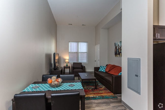 4 bedroom common - Euclid3