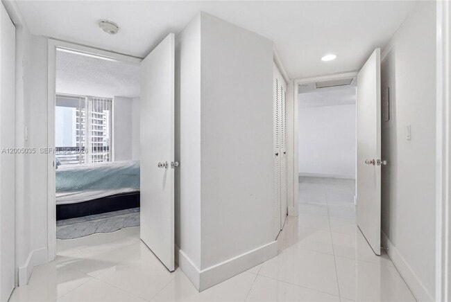 Building Photo - 19195 Mystic Pointe Dr