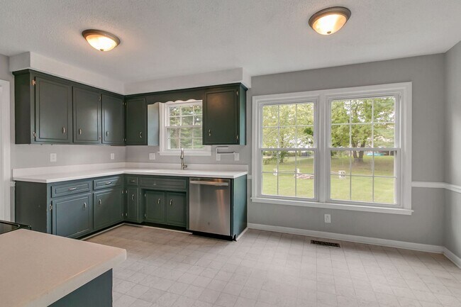 Building Photo - 900 Cimarron Ct