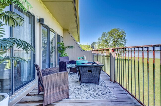 Building Photo - 1916 Signal Ridge Pl